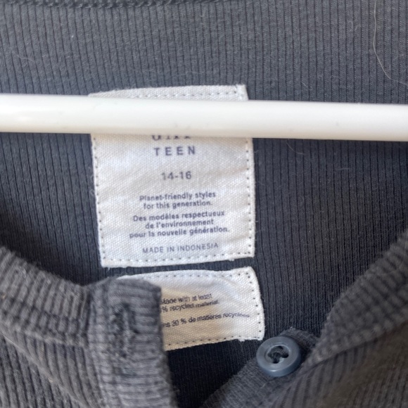 💙Buy 1 get 1 free💙 GAP Gray Long Sleeve Polo Crop Blouse - Picture 2 of 4